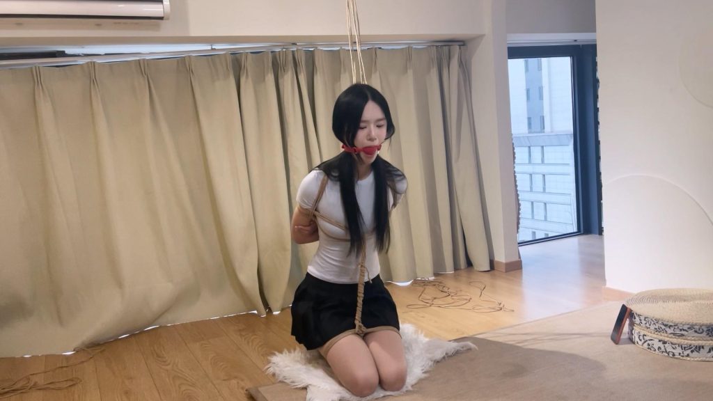 奥特曼定拍：超美新模YOYO日式跪缚放置 柠檬口塞