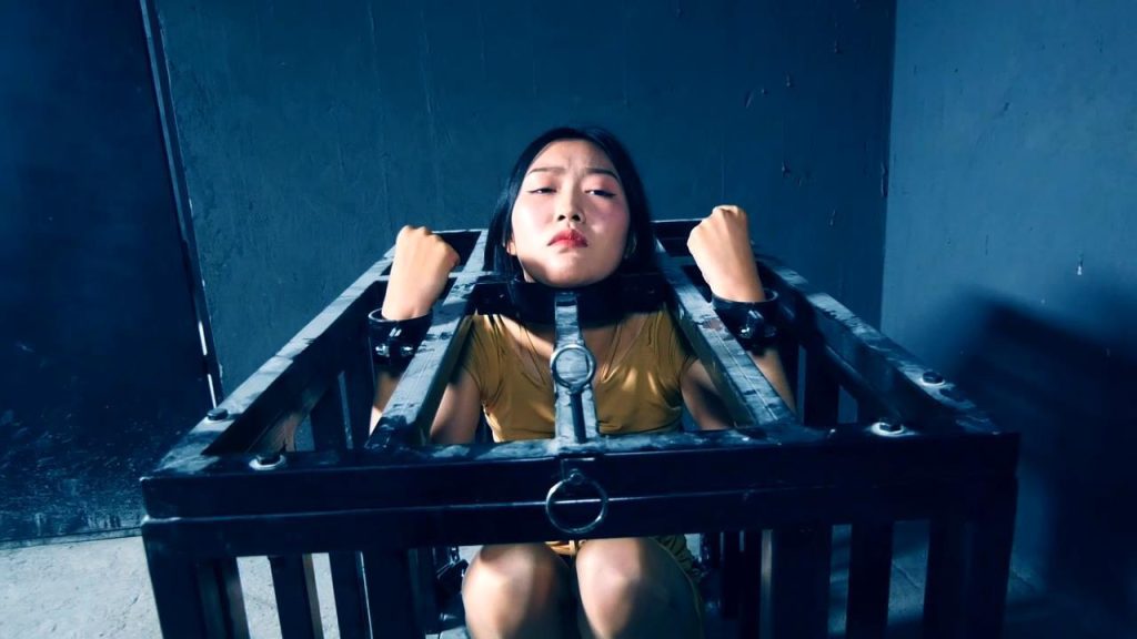 《秘密押送》 第二集 两女在笼子里受折磨认罪伏法戴臂铐监管被判死刑