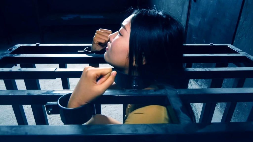 《秘密押送》 第二集 两女在笼子里受折磨认罪伏法戴臂铐监管被判死刑
