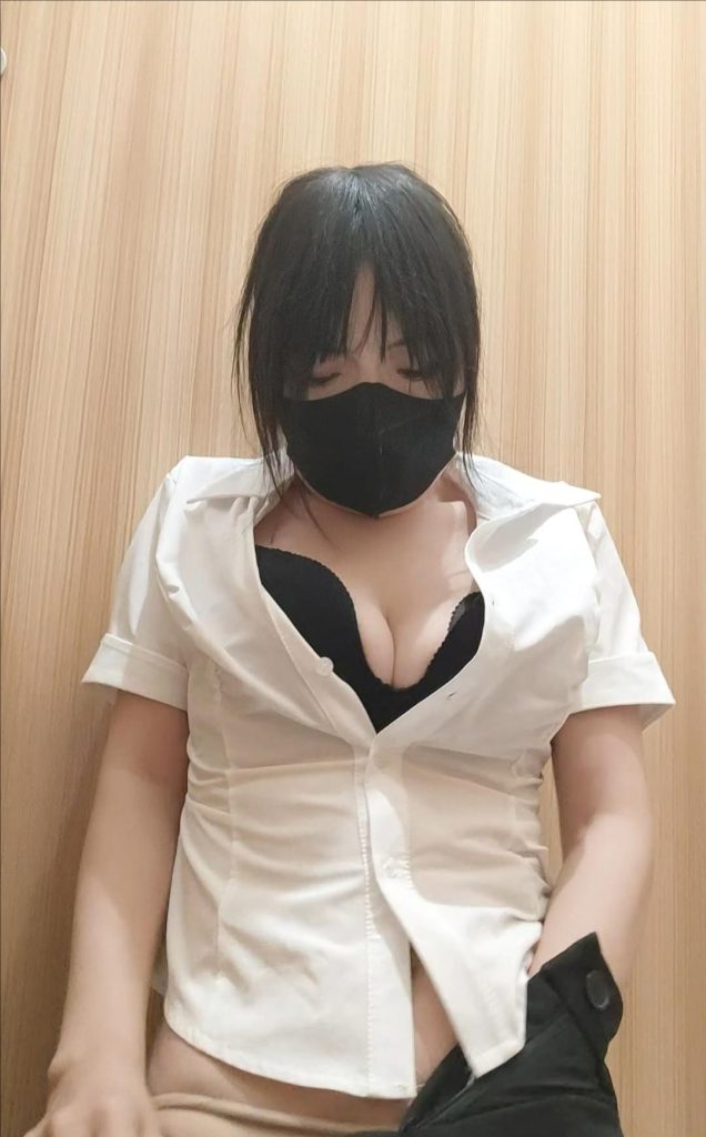 《被命令的女销售 08》 户外调教、商场、奶茶店、调教、高跟鞋、白衬衫、OL、女白领