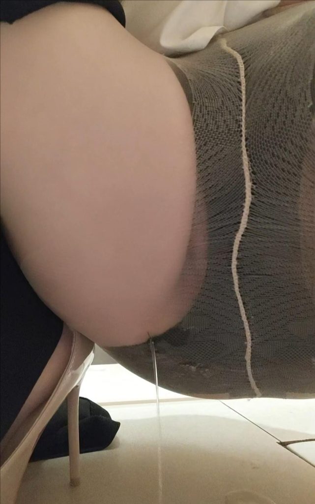 《被命令的女销售 08》 户外调教、商场、奶茶店、调教、高跟鞋、白衬衫、OL、女白领