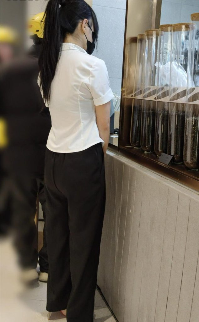 《被命令的女销售 08》 户外调教、商场、奶茶店、调教、高跟鞋、白衬衫、OL、女白领