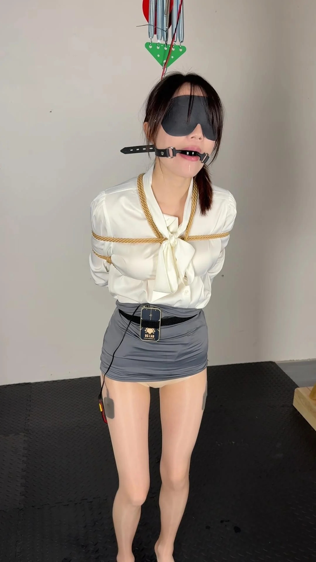 客户定拍《限位电击罚站》