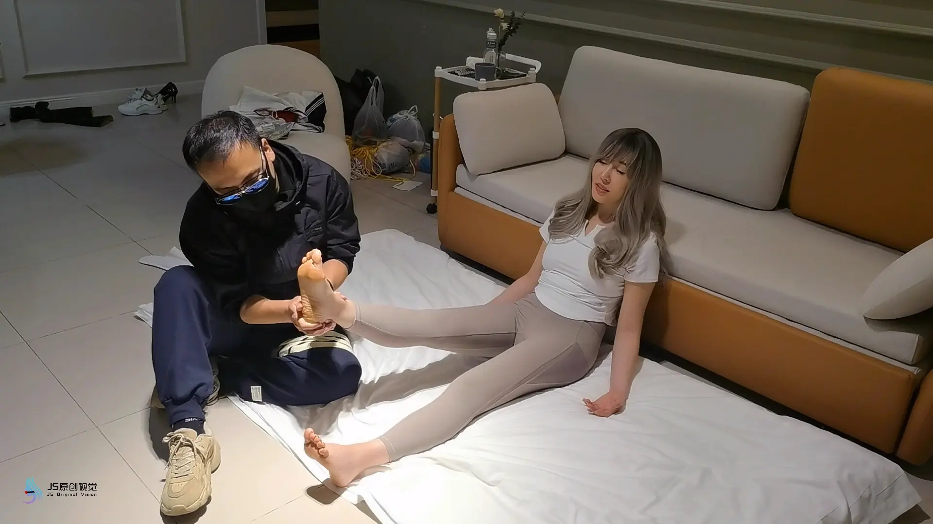 js订拍 美女调查过程中被点穴