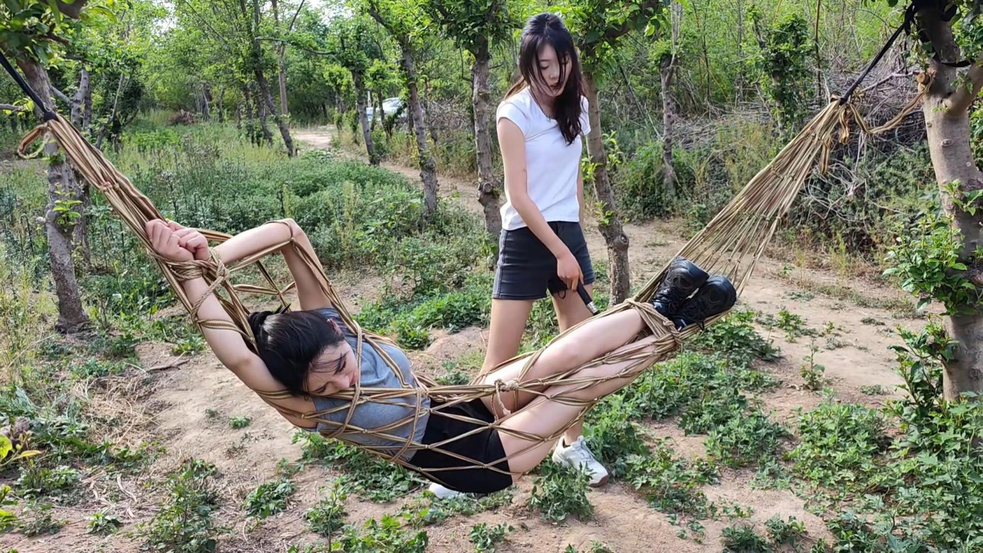 女斗三