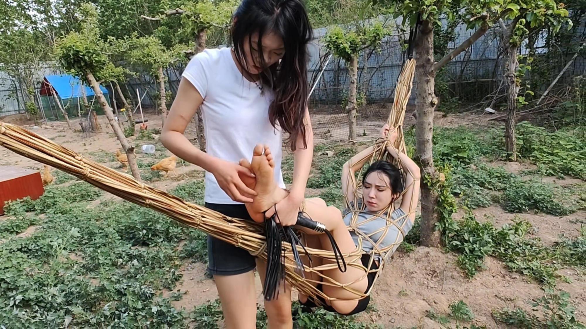 女斗三
