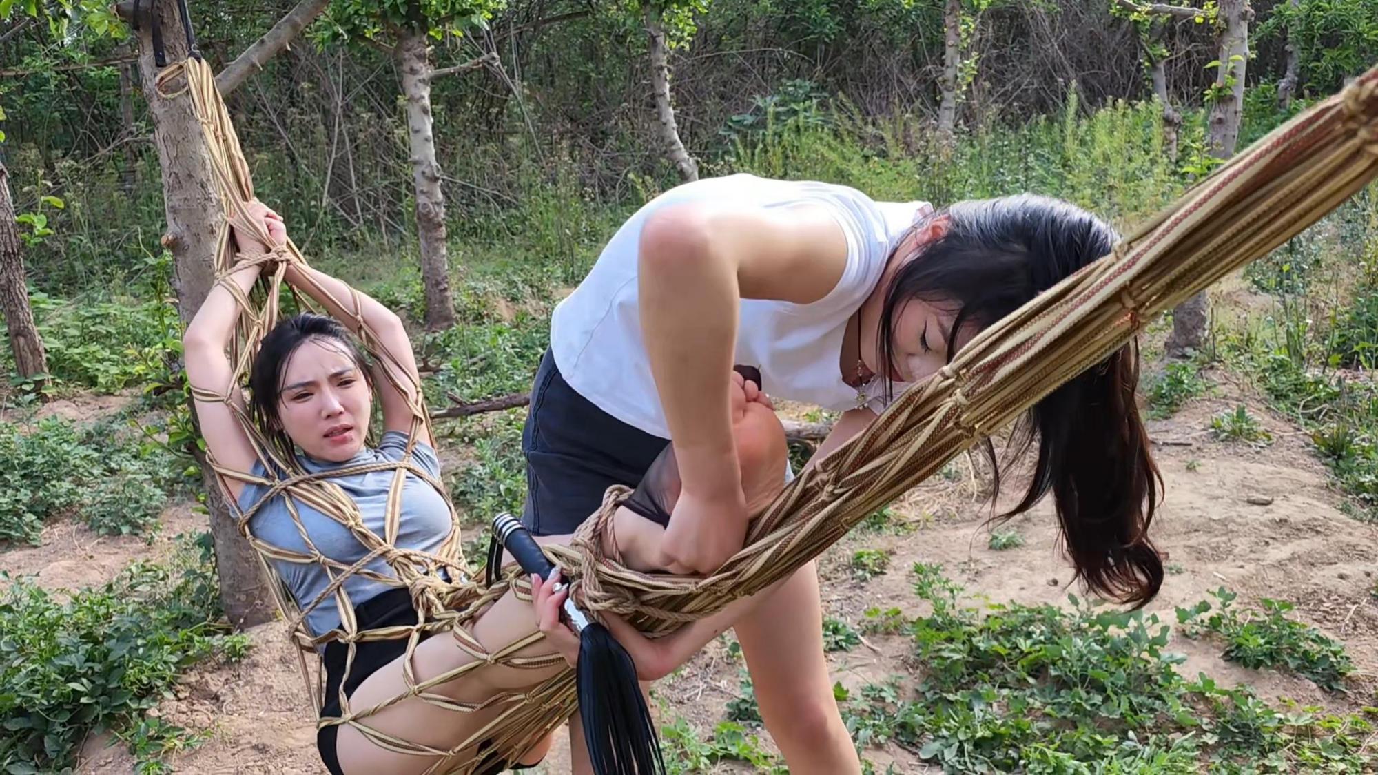 女斗三