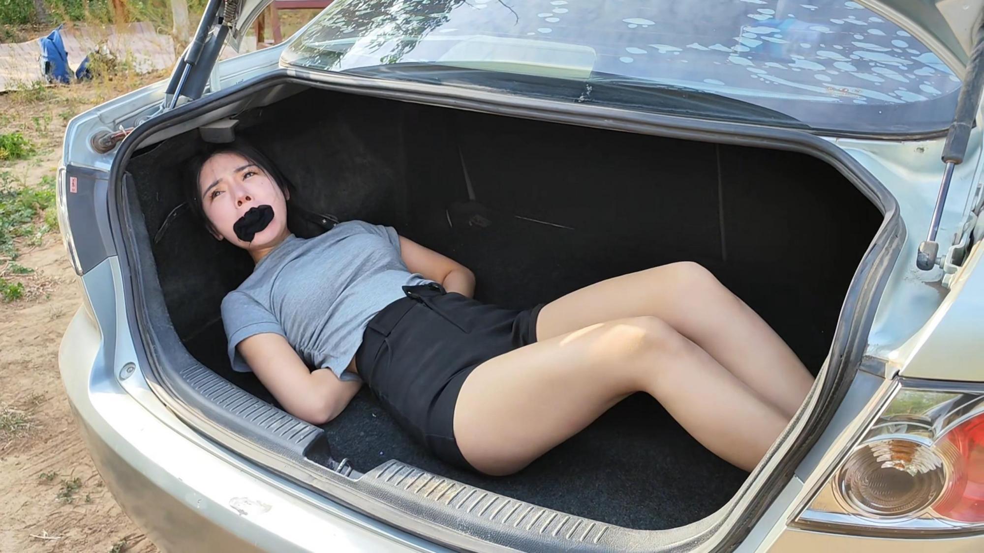 女斗三