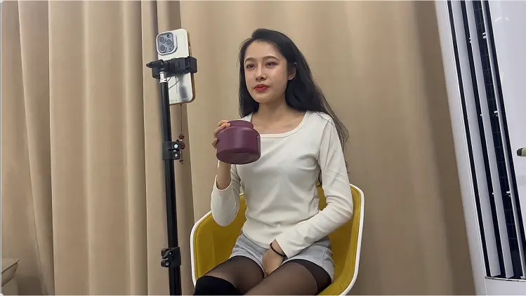 《密语定制》反差御姐与甜妹（相互争斗）