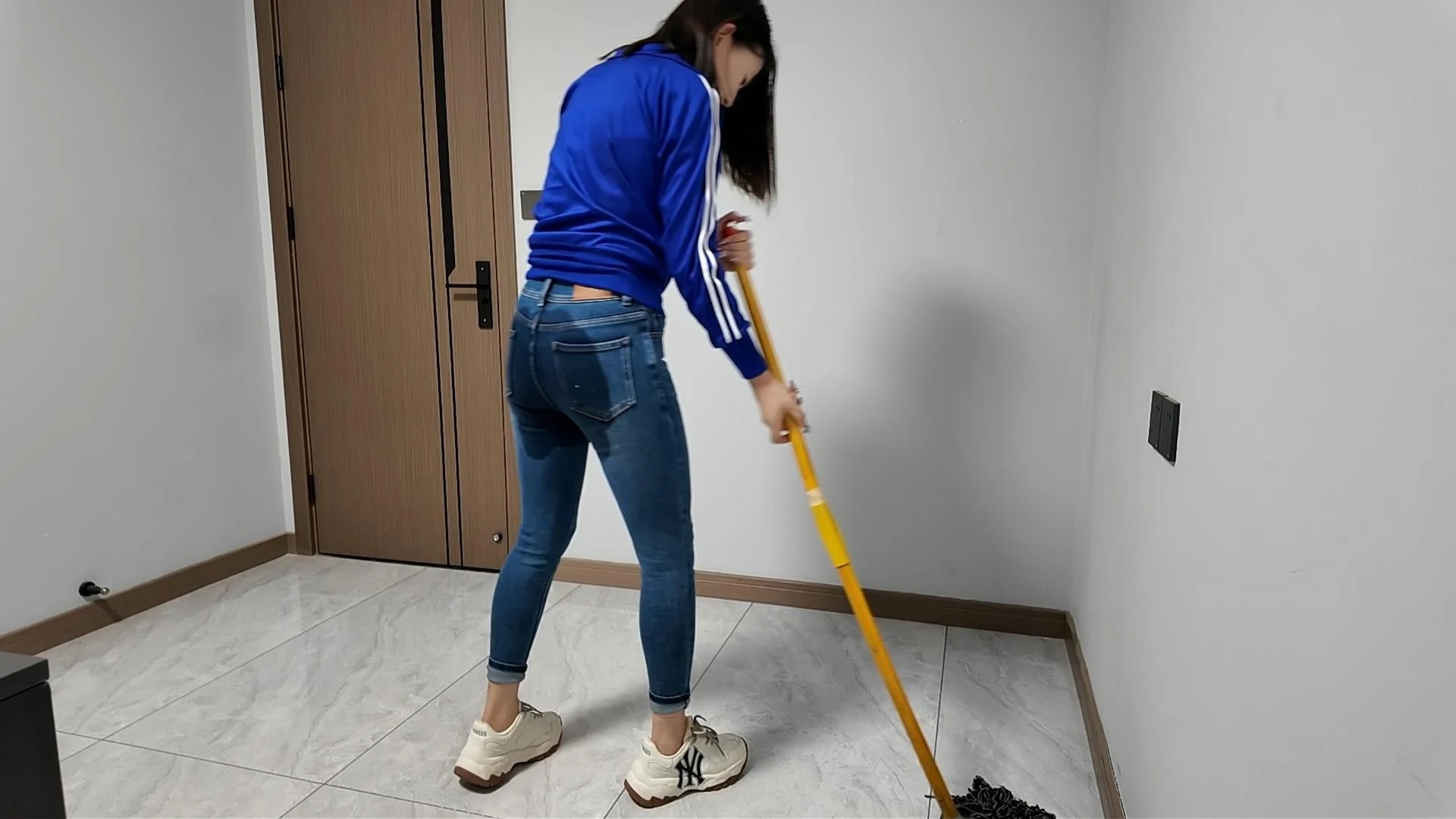 定拍迟到的晓琴
