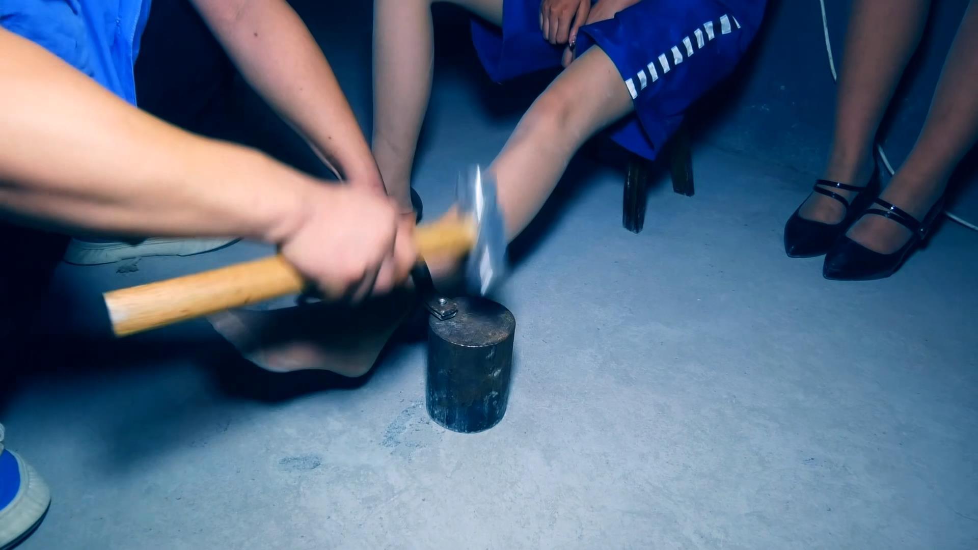 定拍转公映《致命的诱惑》下集 被反吊一夜后认罪伏法被判死刑上死铐五花大绑押赴刑场执行枪决