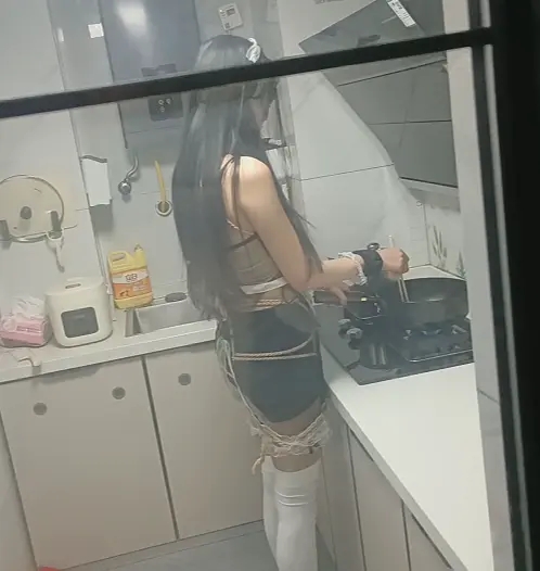 当家里有一个爱偷懒的女仆小妖