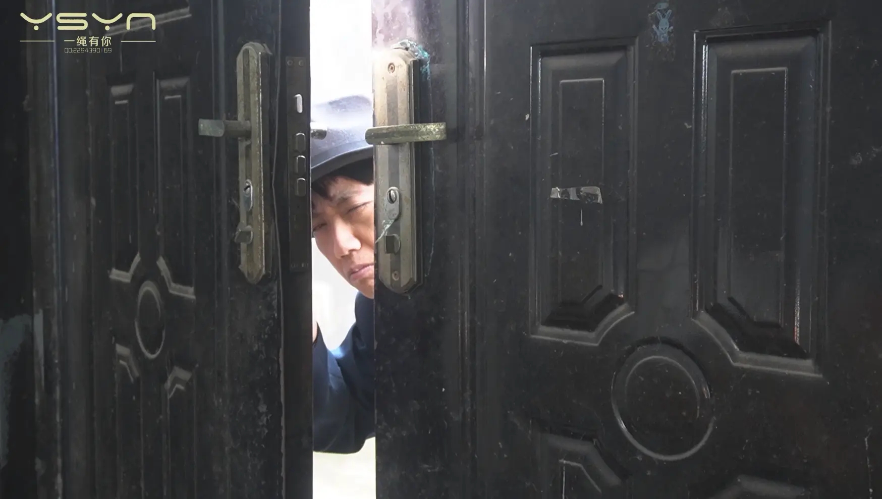 【枪下红颜】卧底（刘雨）审讯（丁晴）被偷窥后也被捆在老虎凳上受刑刑场