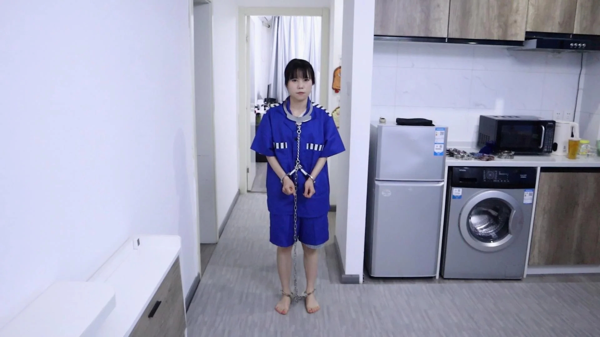 间谍樱子被捕审讯审判处决 挠脚心TK 手铐脚铐脚趾铐