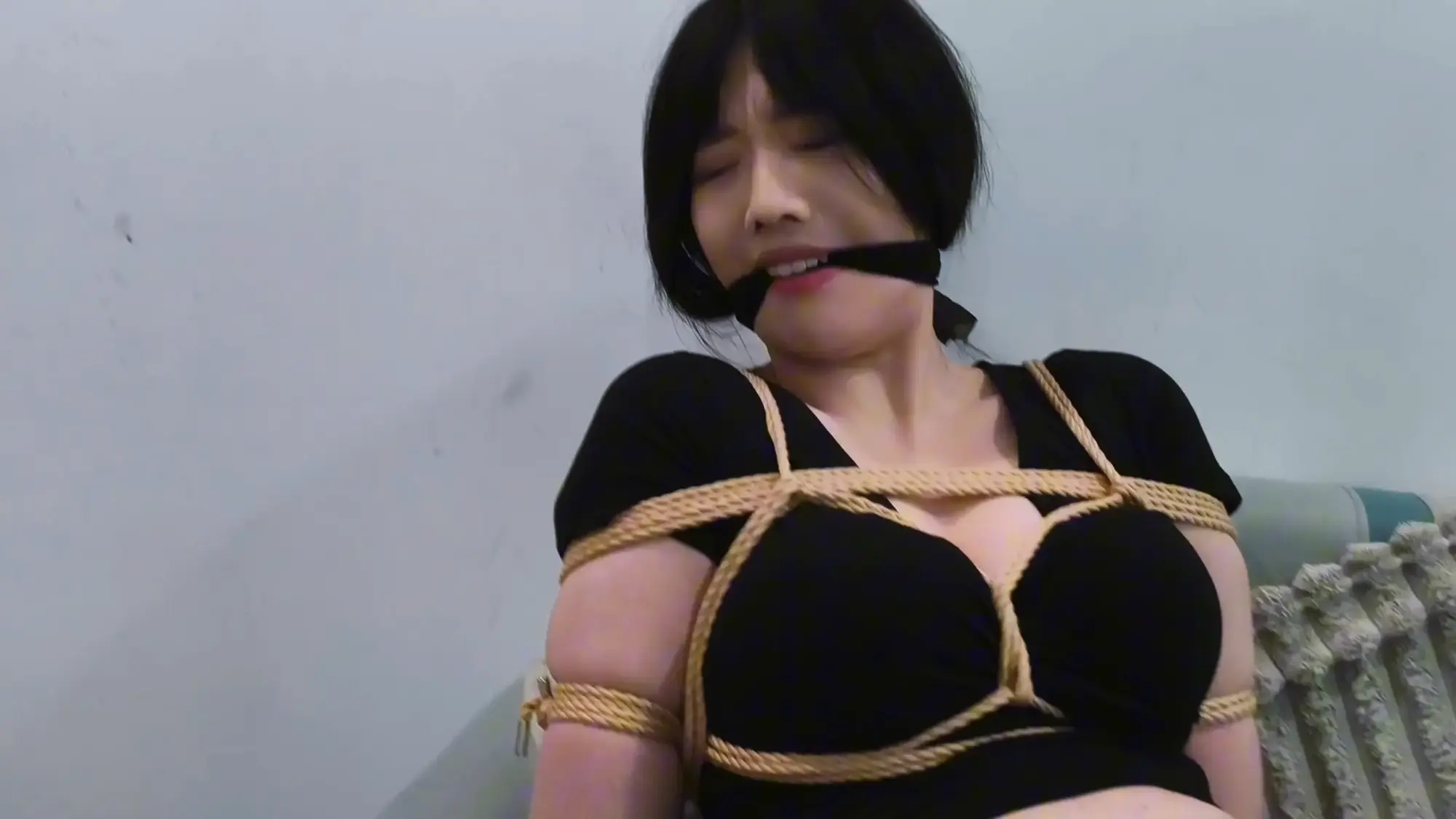 禾一工作室定拍微剧情—《美女家教变绳奴》美女老师关关上门教课 被变态学生紧缚 惨遭玩弄 竟然主动求绑! 禾一工作室定拍微剧情—《美女家教变绳奴》美女老师关关上门教课 被变态学生紧缚 惨遭玩弄 竟然主动求绑!