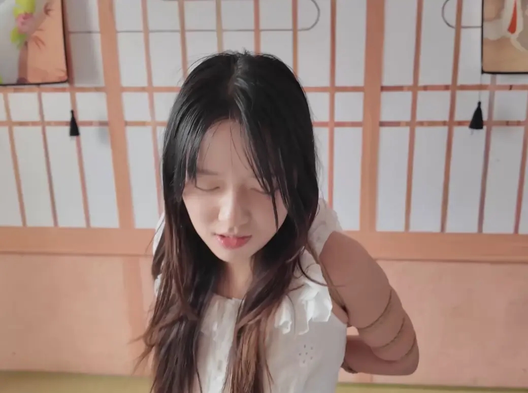 萌新女孩悦悦绳艺逃脱挑战赛