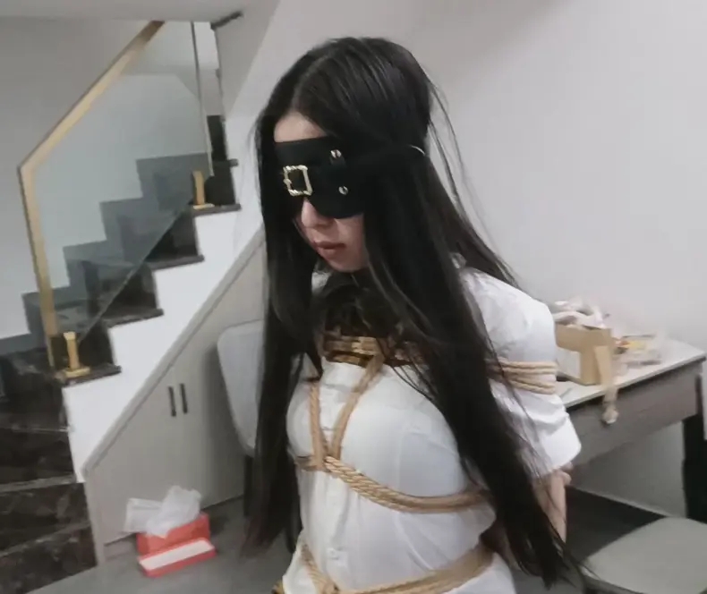无意间发现校花小妖的秘密
