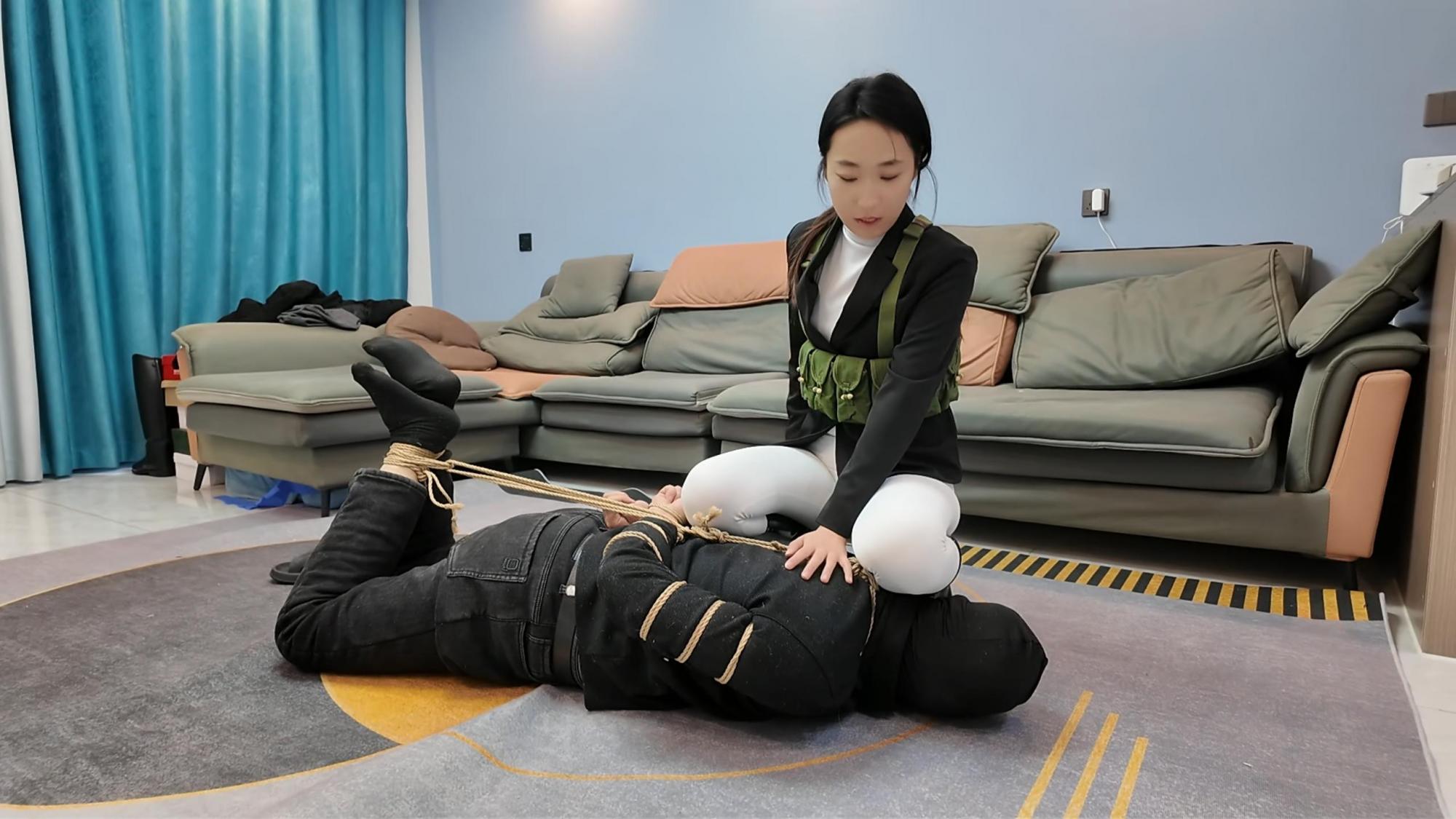抓小偷之小韩姐妹花
