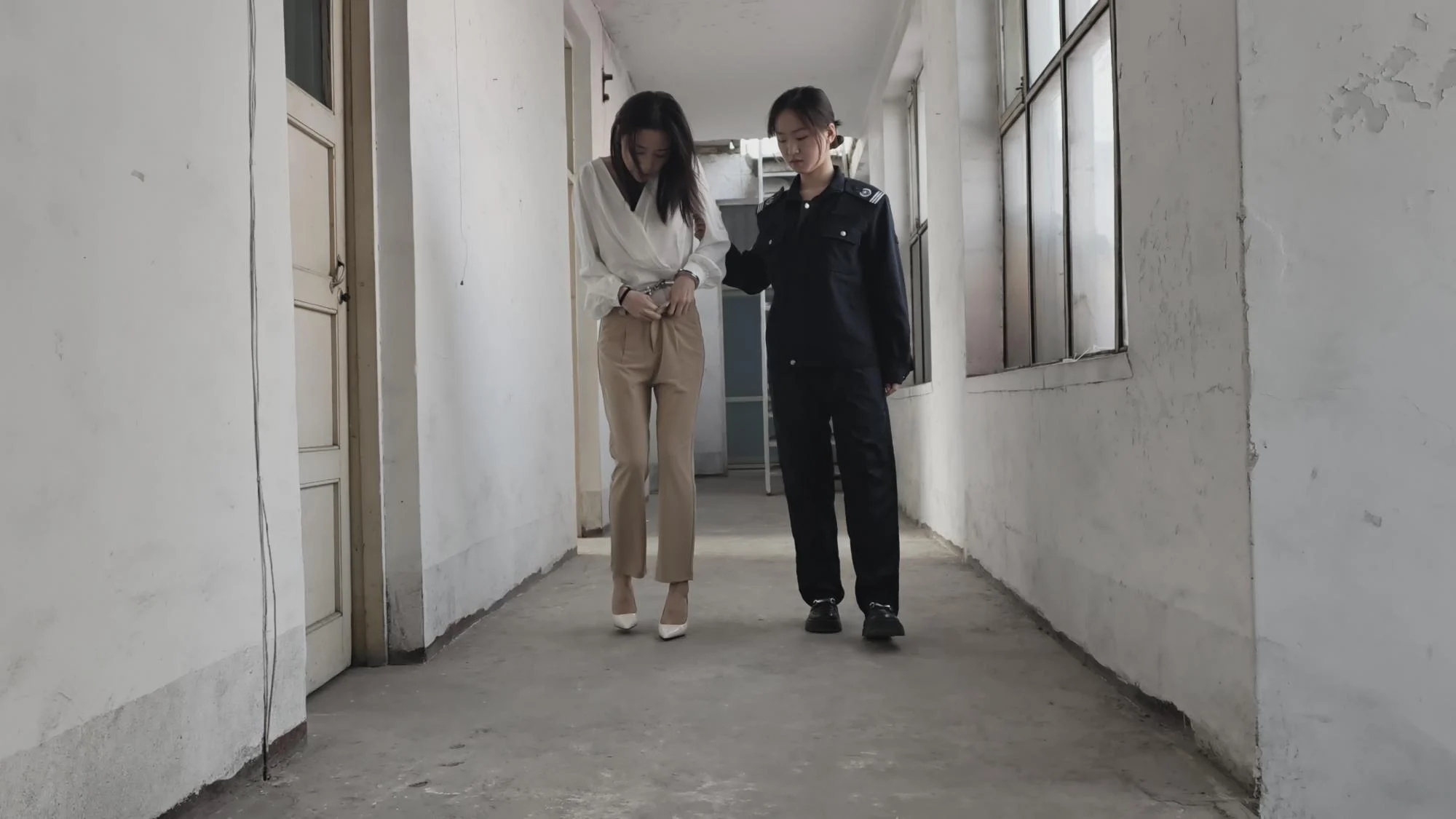 【鑫鑫工作室】落花有恨忧有泪 吴天蓝因同事业绩比她好而同事又抢了她的客户，心生怨恨，便不择手段将其