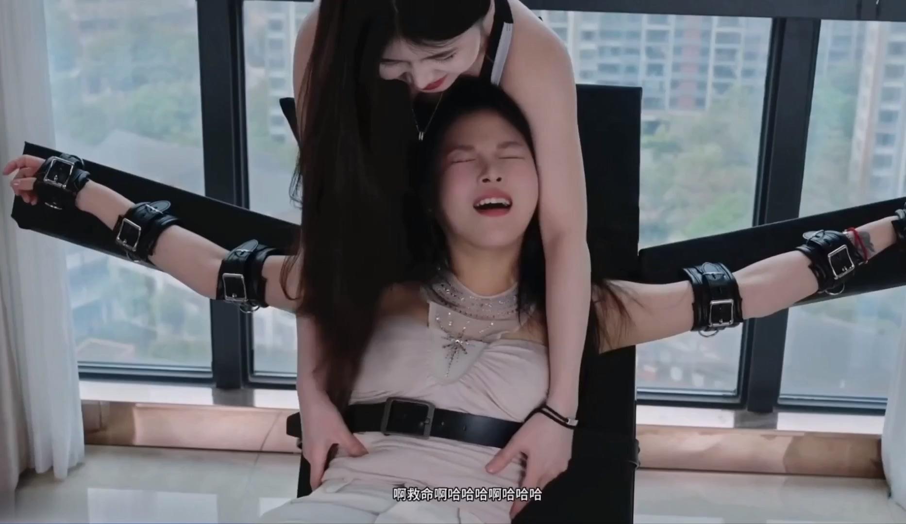 悠悠挠艾米