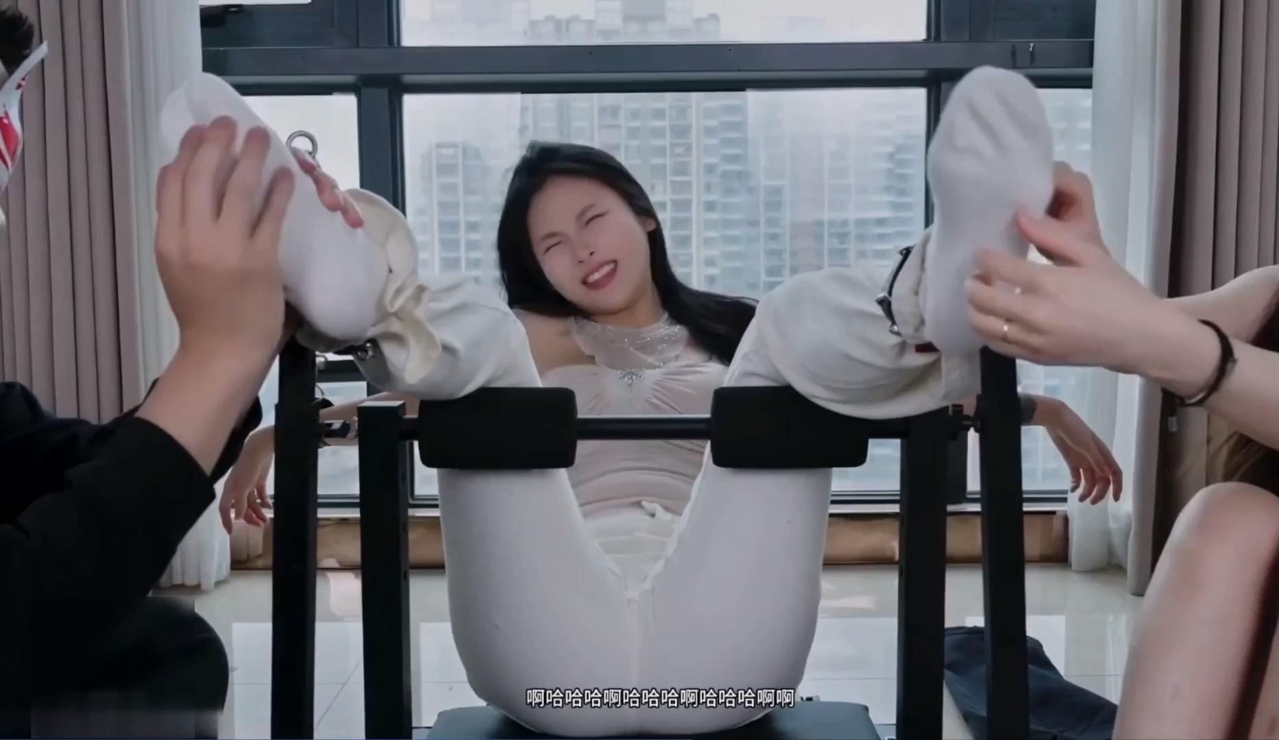 悠悠挠艾米