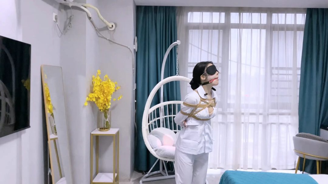 【嗷大喵】- 客户定拍-护士服+日式紧缚+胸缚+口球+高抬腿走路+带足钉走路+垫脚强制弓腰+强制抬头+电击+垫脚站立+流口水+强制M开腿+tk挠脚心等等