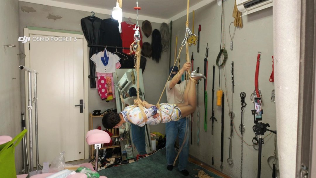 文慧空姐服吊缚，灰丝银高