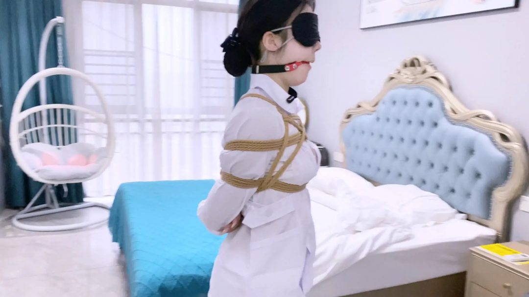 【嗷大喵】- 客户定拍-护士服+日式紧缚+胸缚+口球+高抬腿走路+带足钉走路+垫脚强制弓腰+强制抬头+电击+垫脚站立+流口水+强制M开腿+tk挠脚心等等