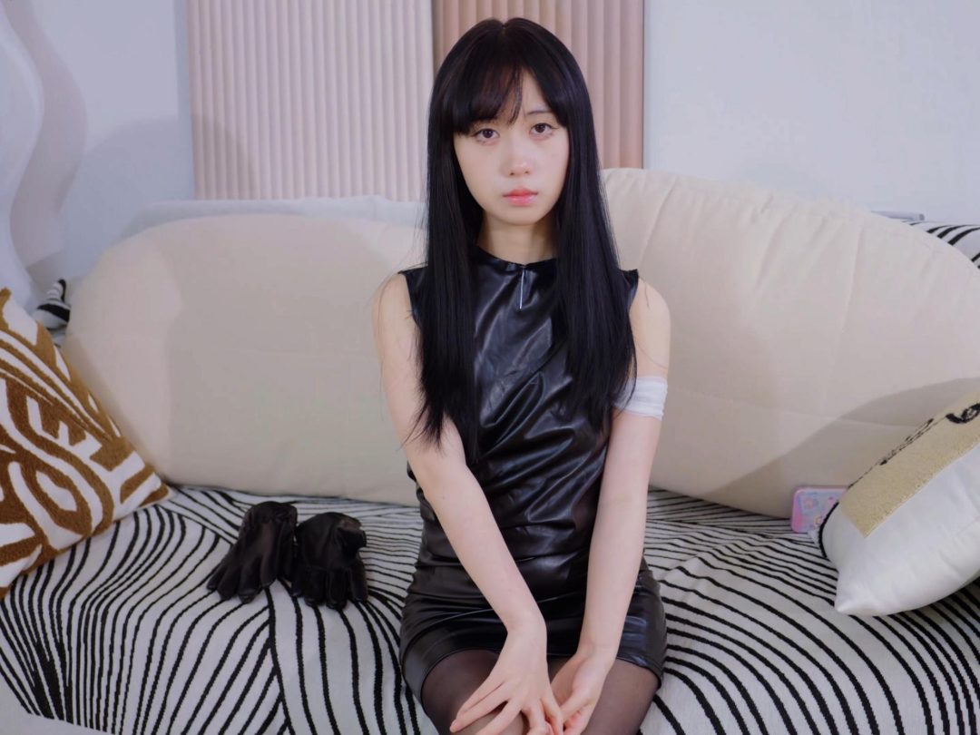 【红鲤鱼公映】皮裙皮靴黑丝三人组，红绳互绑互调