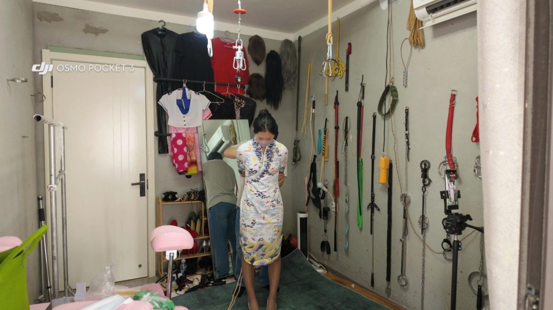 文慧空姐服吊缚，灰丝银高