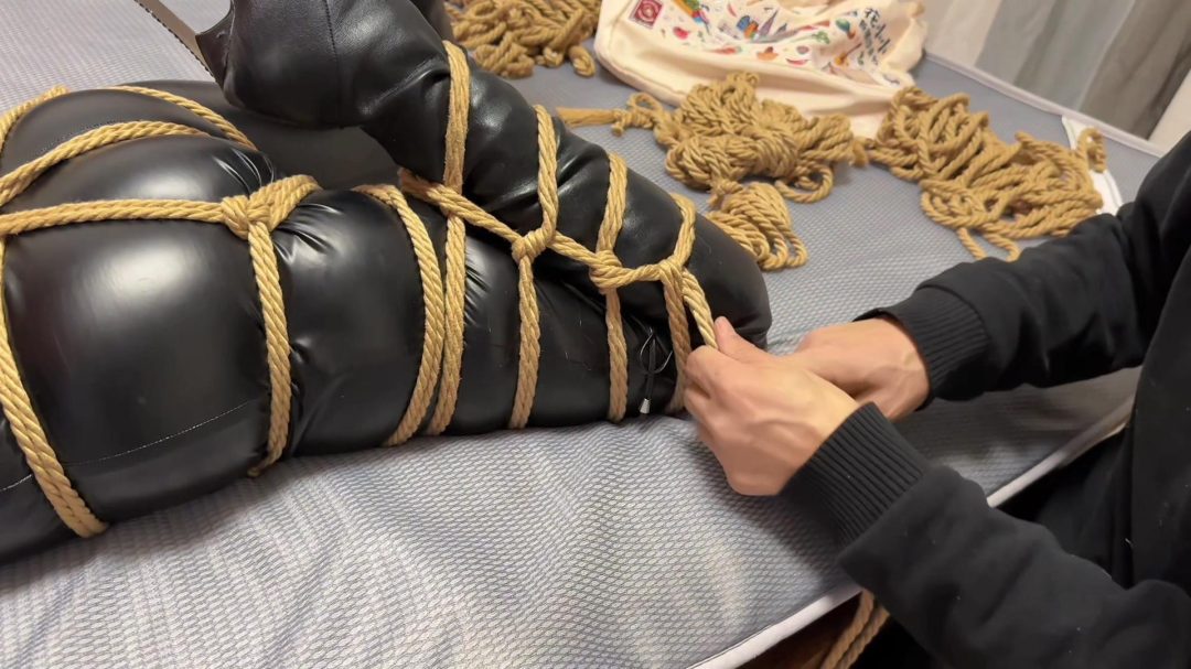 [金宝定拍正片]掉入陷阱的猫眼神偷