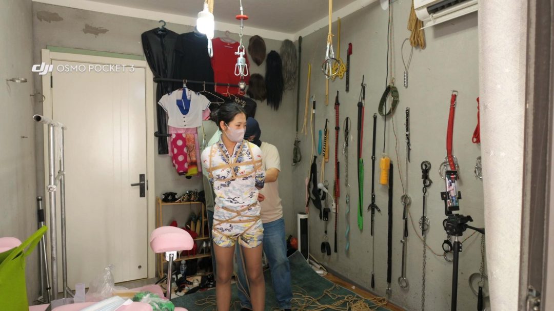 文慧空姐服吊缚，灰丝银高