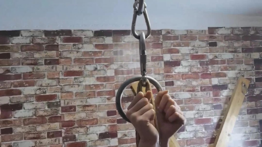 高价定拍：上班玩手机的代价