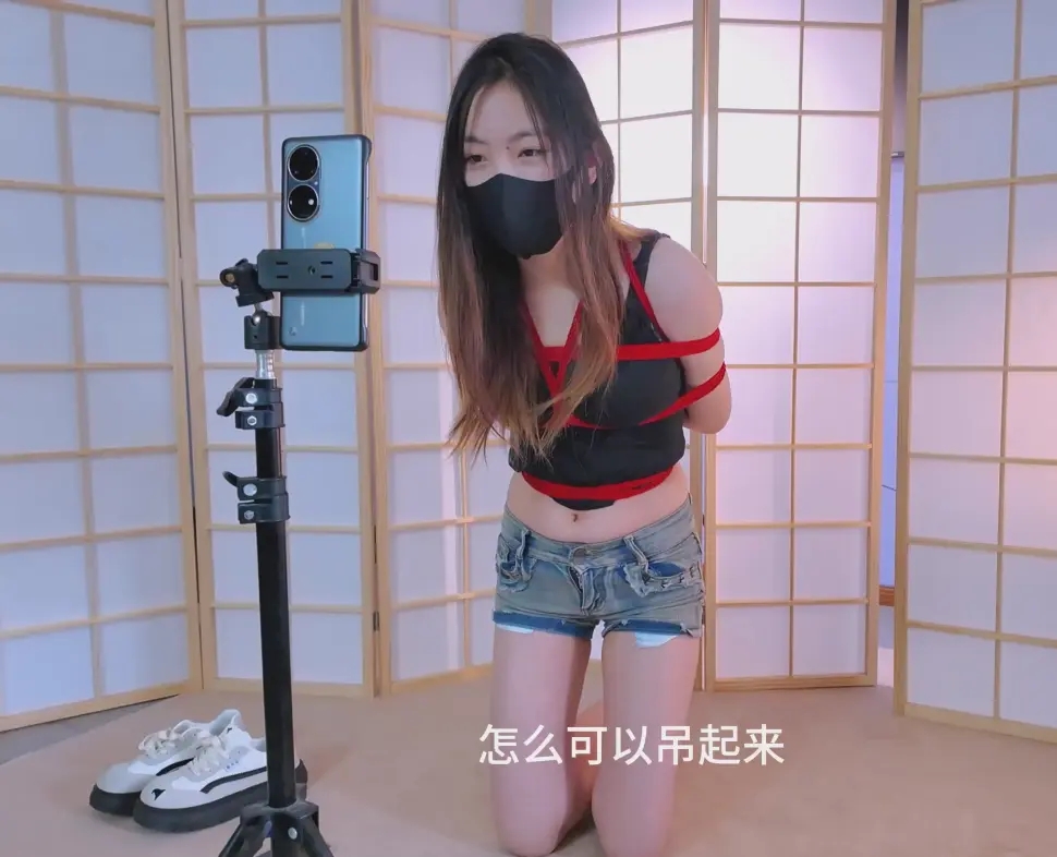 贝贝直播玩绳艺