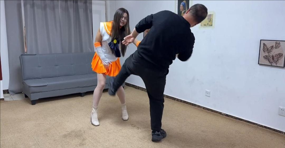 女英雄研究所[希希主演]正片 美少女战士击裆败北