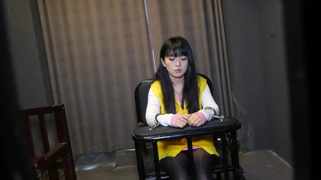 定拍转公映《尽头》下集 周佳欣在酷刑的折磨下老实认罪伏法被判刑
