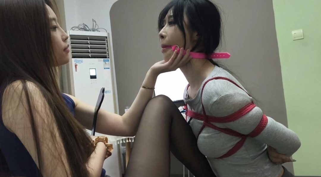 【禾一原创】（私人订制)《职场霸凌》超绝双人 霸道白领御姐vs纯欲甜妹 挣扎的幅度刚刚好
