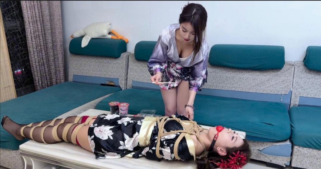 人体寿司 巨乳漏出 紧致捆绑 驷马吃寿司