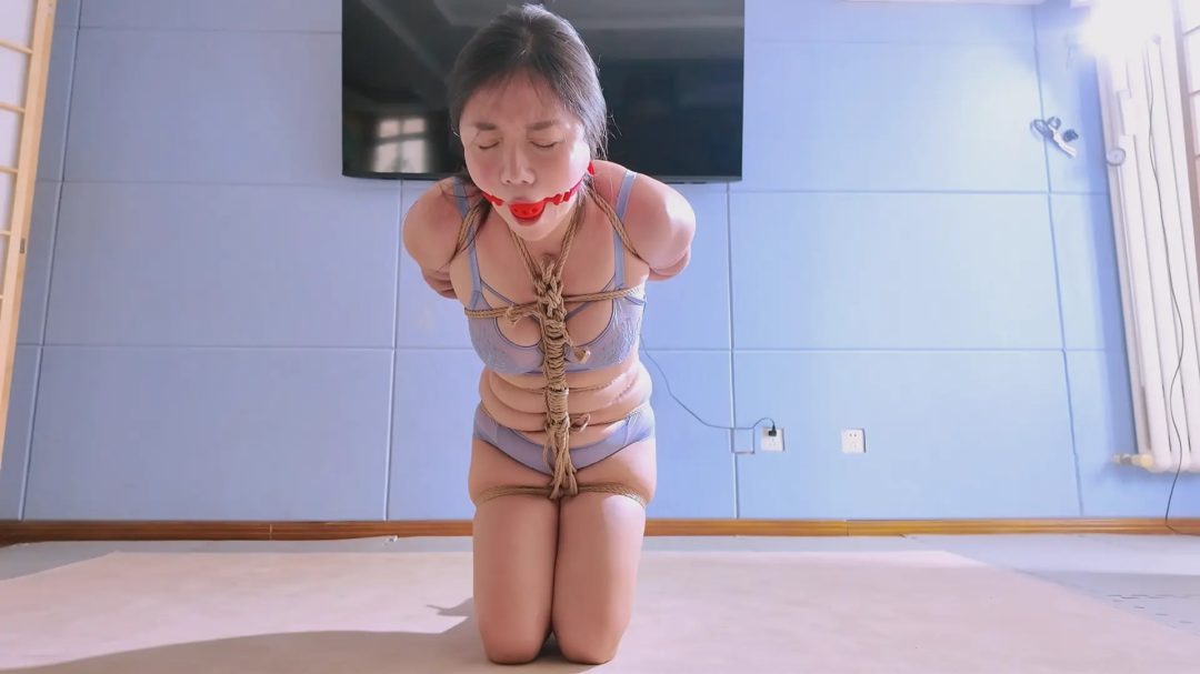 【梦幻联动】圈内名模李然与初心工作室初次合作 中篇 内衣紧缚