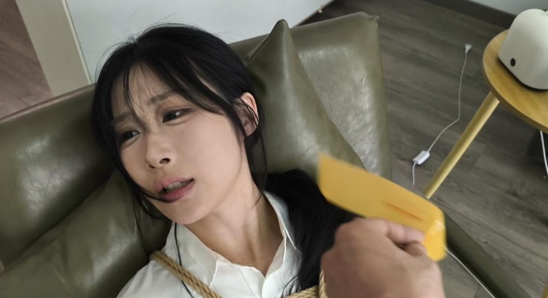 【禾一定拍】（私人订制)微剧情《女销售的自救》独居女被捆绑紧缚艰难自救 超有感觉~