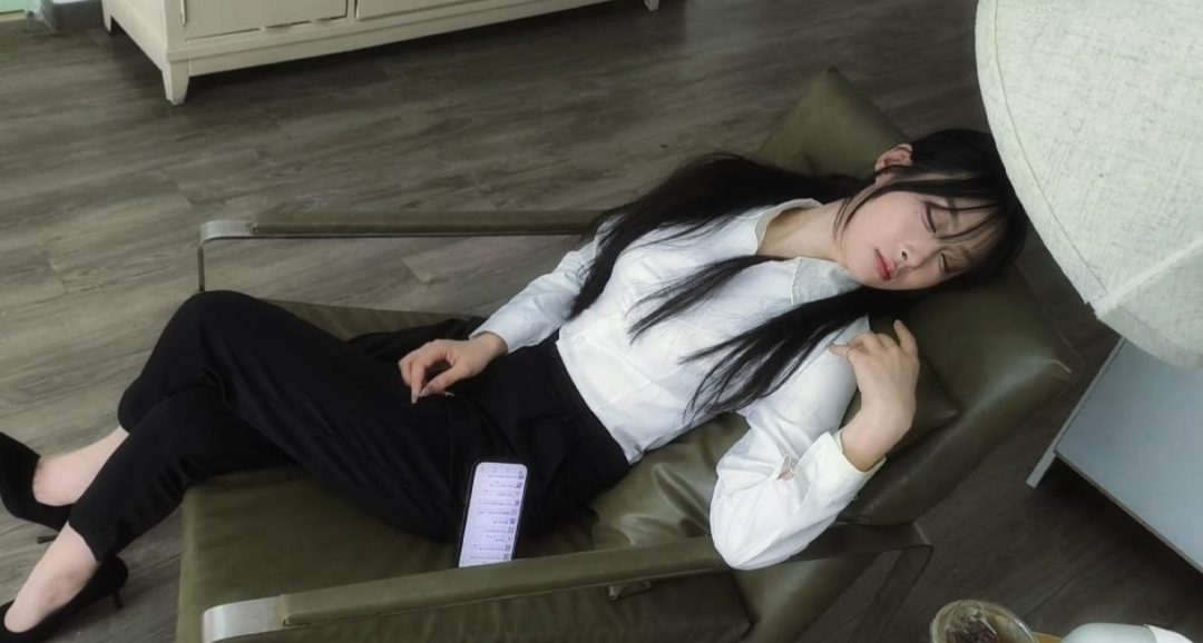 【禾一定拍】（私人订制)微剧情《女销售的自救》独居女被捆绑紧缚艰难自救 超有感觉~