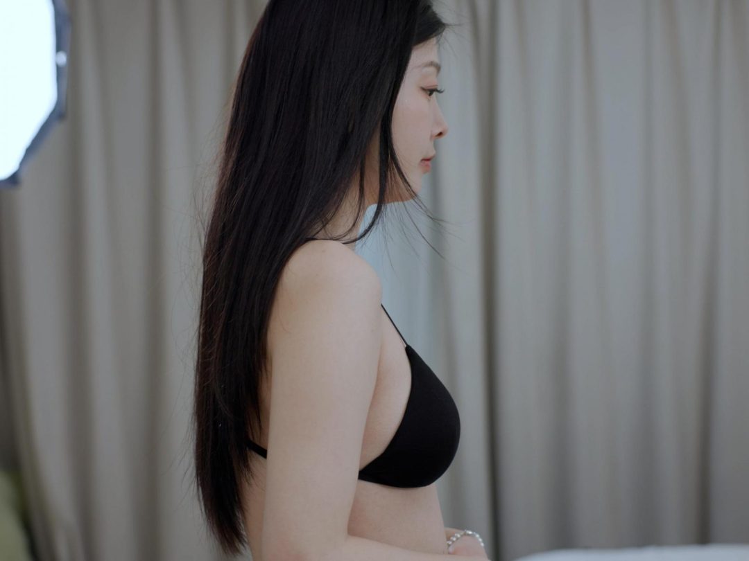 【红鲤鱼公映】糖果黑丝肉丝，内衣捆绑蒙眼口球