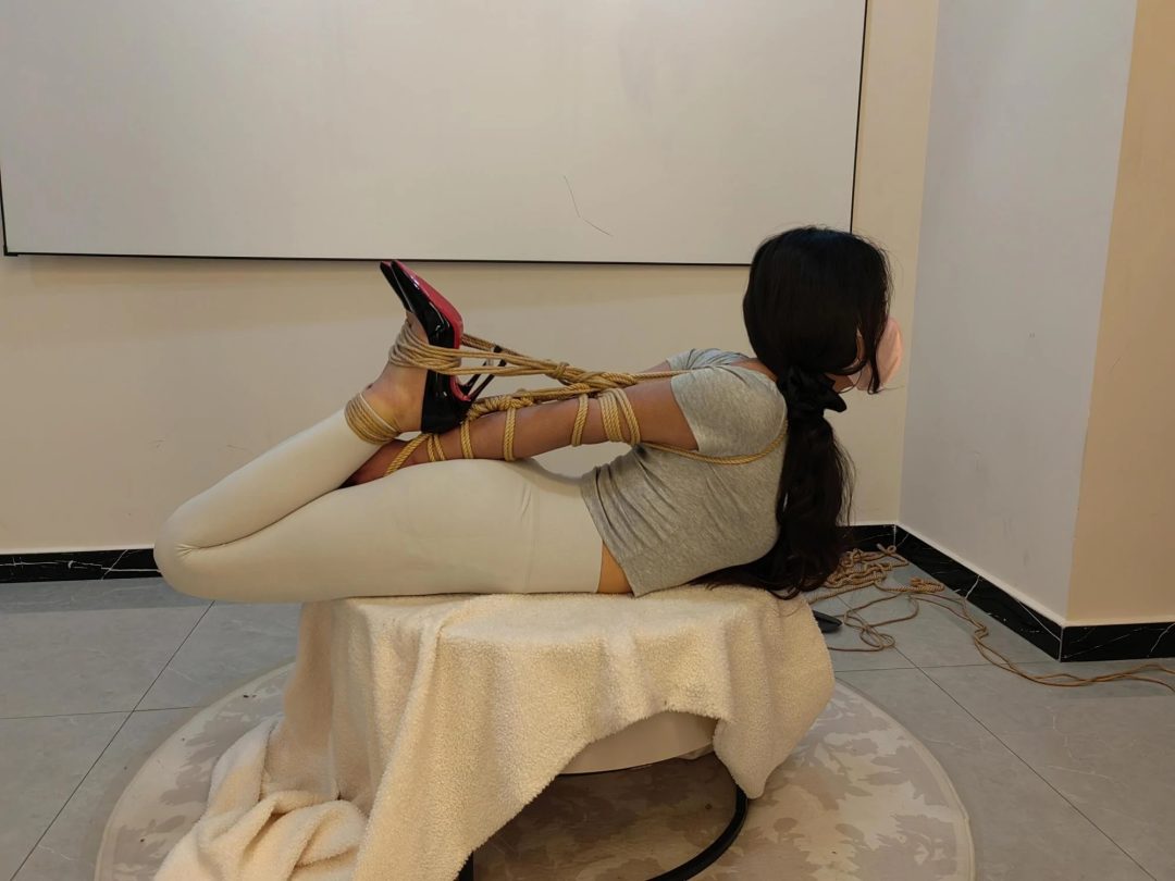文慧直臂驷马，瑜伽服大长腿无敌，写实对话