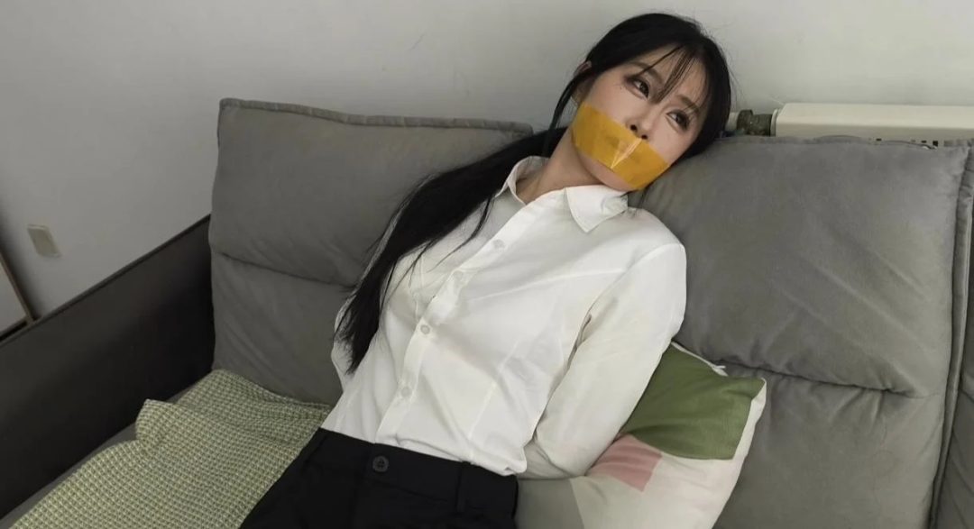 【禾一定拍】（私人订制)微剧情《女销售的自救》独居女被捆绑紧缚艰难自救 超有感觉~