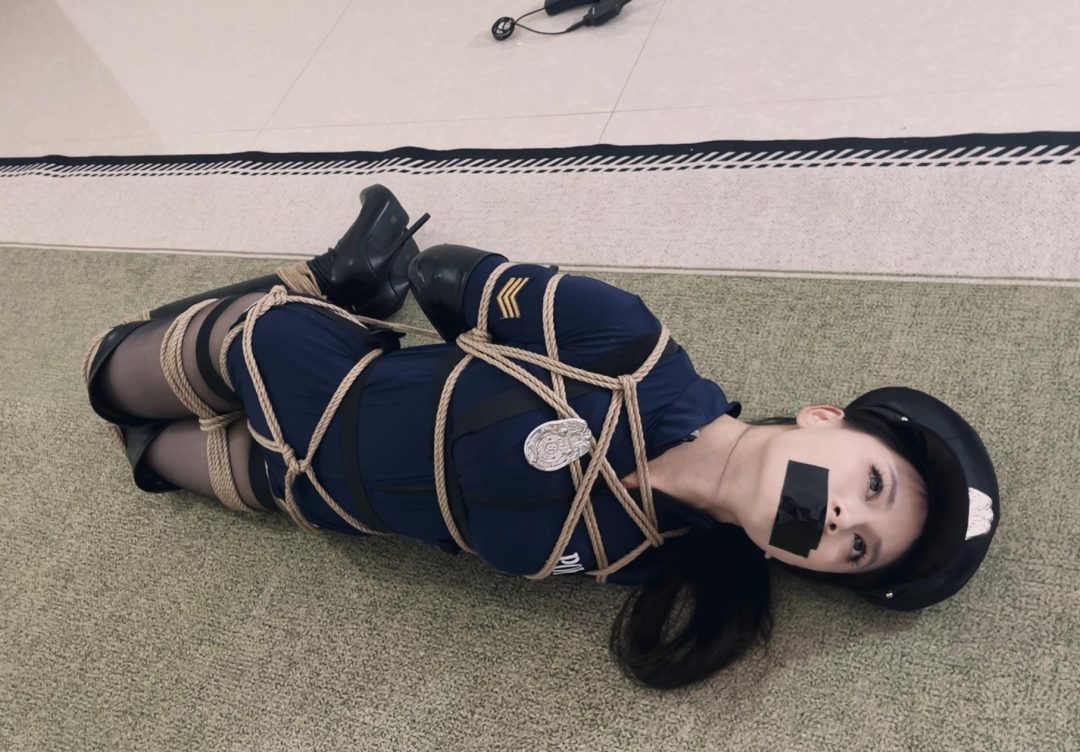 cos制服紧身连体裤过膝长靴，日系捆绑股绳全身束缚驷马