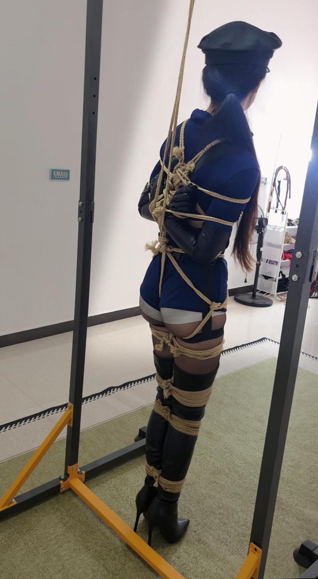 cos制服紧身连体裤过膝长靴，日系捆绑股绳全身束缚驷马
