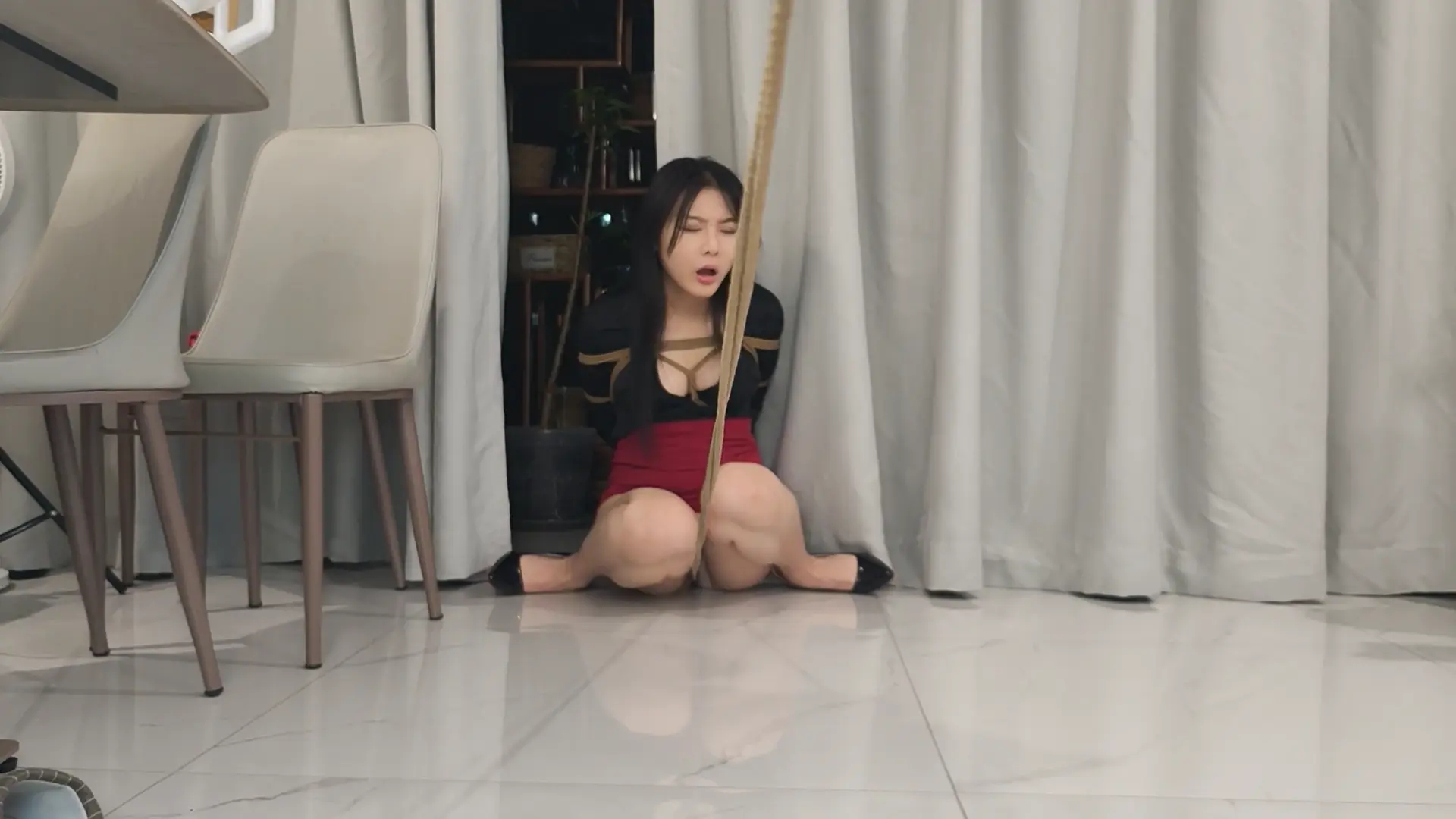 四月绳艺学院|女仆失职？主人亲自绳缚惩罚！妙妙被绑到哭着求饶，走绳，应有尽有