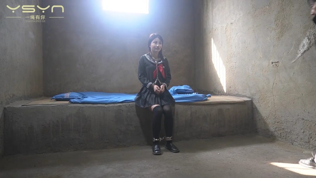【罪与罚】黑色水手服女孩陈好犯了罪与惩罚接受各种金属刑具挠脚心腋窝