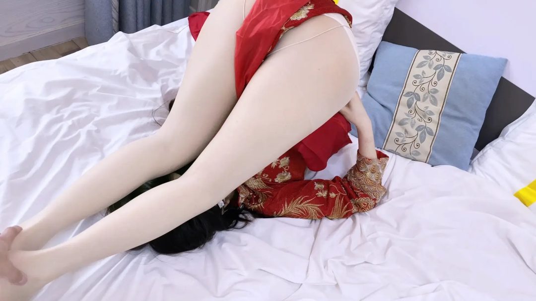 【嗷大喵】-客户定拍-开韧带篇+秀禾服被捂晕+胁迫自行开韧带+压腿+八字开腿+伪劈叉+掰腿+长时间保持倒翻腿等等