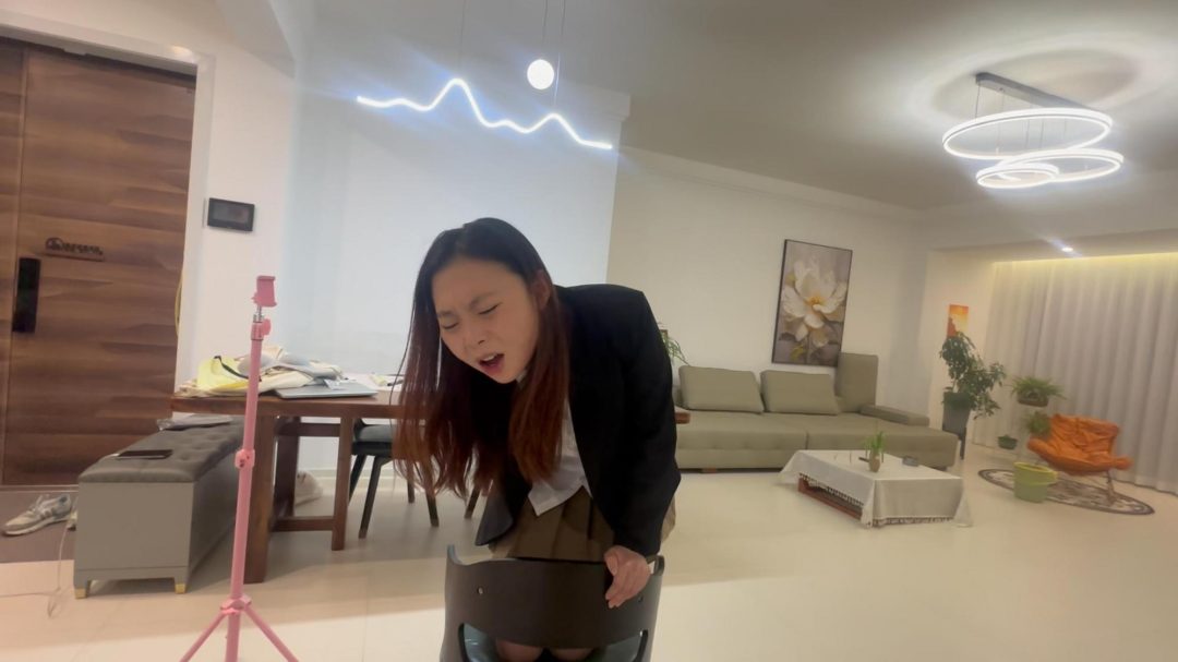 【束人映像】定拍转公映 【白嫩女大灌肠排泄抑制试炼】三段灌入 + 三段不同方式抑制 + 三次排泄 十多只开塞露全部用光之后被彻底征服